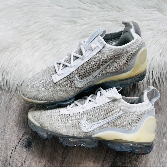 NWT Air Vapormax 2021 Women’s Shoes - Picture 6 of 9